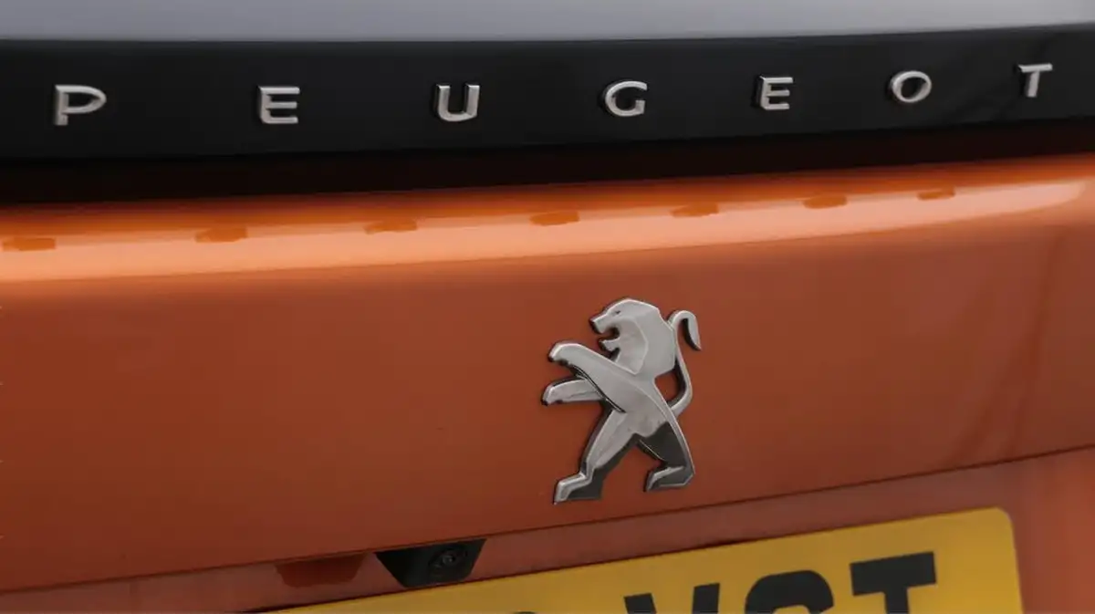 2022-peugeot-2008-suv-12-puretech-gt-big-24