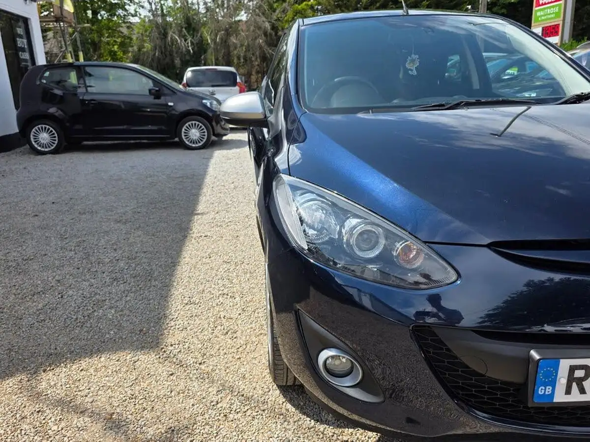 2014-mazda-mazda2-13-sport-venture-big-10