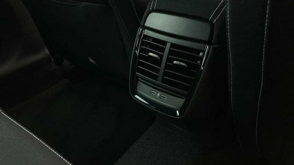 2025-skoda-scala-10-tsi-monte-carlo-edition-dsg-big-19