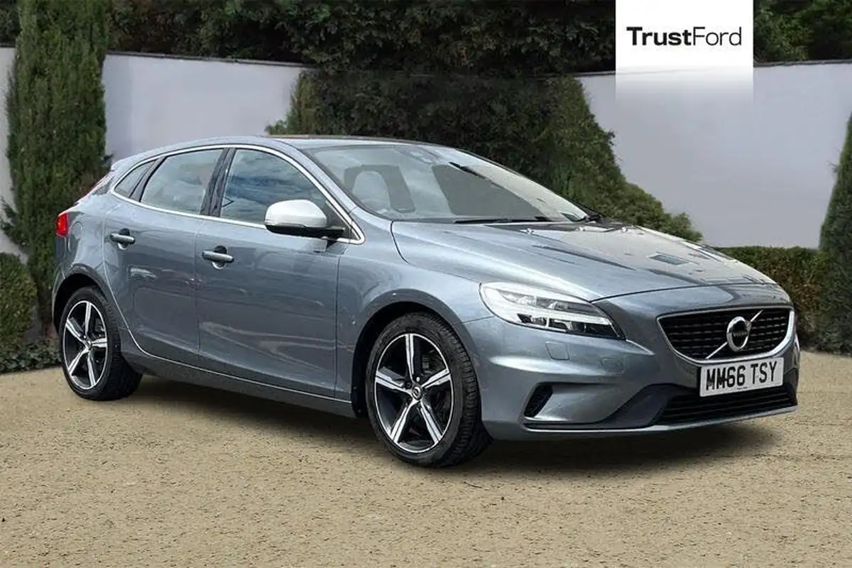 2016-volvo-v40-20-t2-r-design-nav-plus-big-0