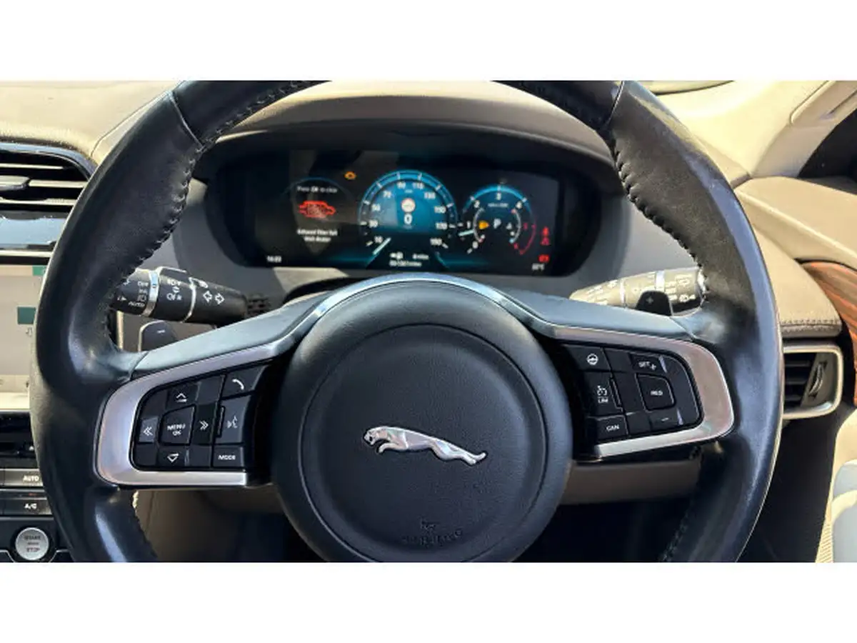 2017-jaguar-f-pace-30td-portfolio-big-36