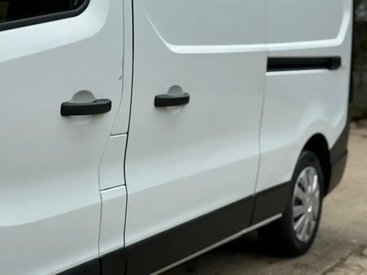 2015-renault-trafic-16dci-ll29-115-business-low-roof-van-big-24