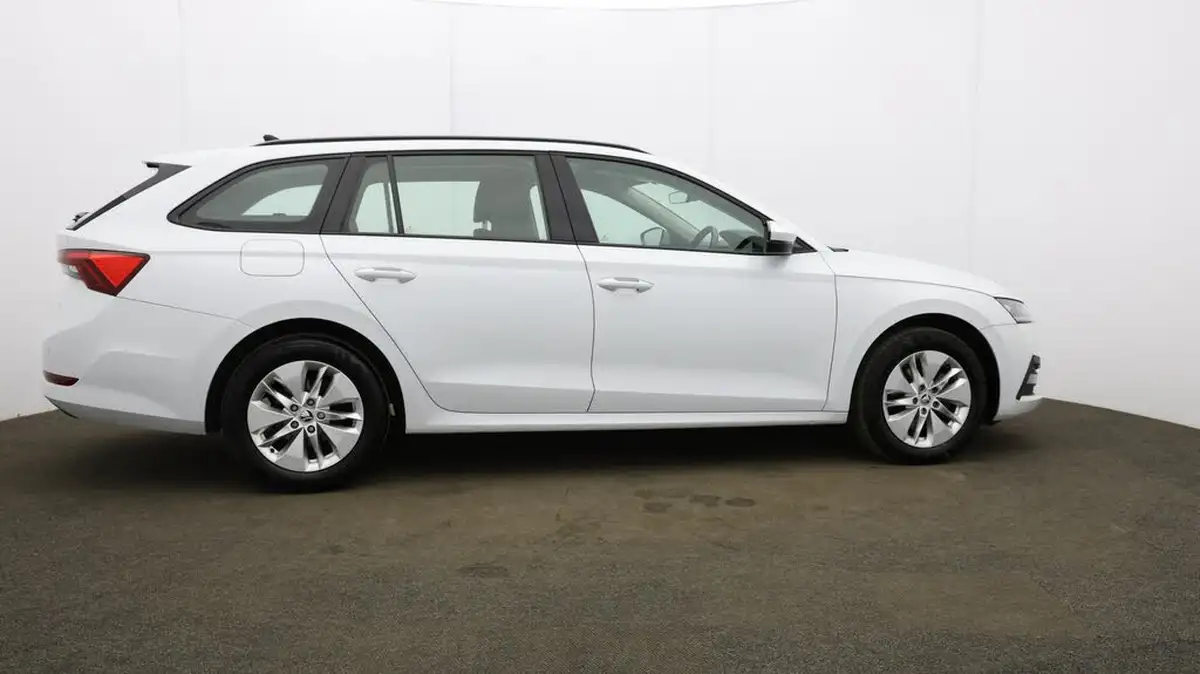 2022-skoda-octavia-10-tsi-se-technology-110ps-estate-big-47