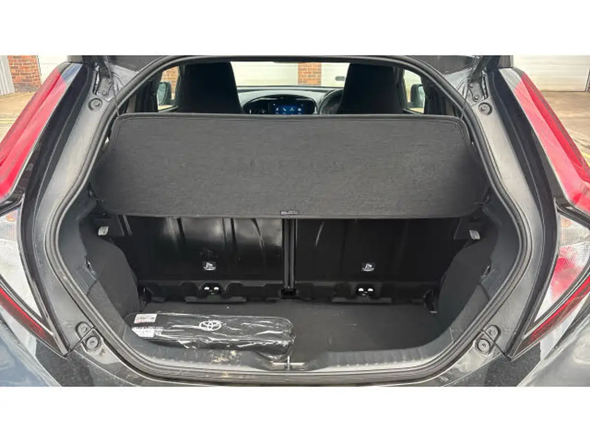 2024-toyota-aygo-x-10-vvt-i-edge-big-13