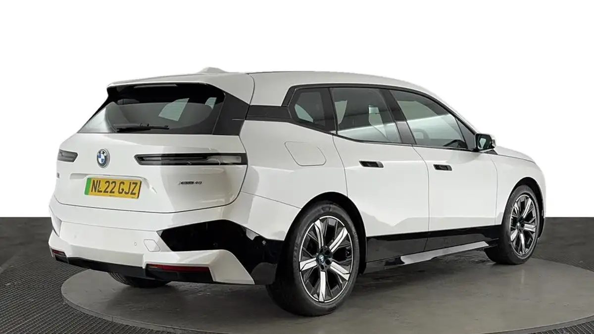 2022-bmw-ix-e-xdrive-40-m-sport-big-3