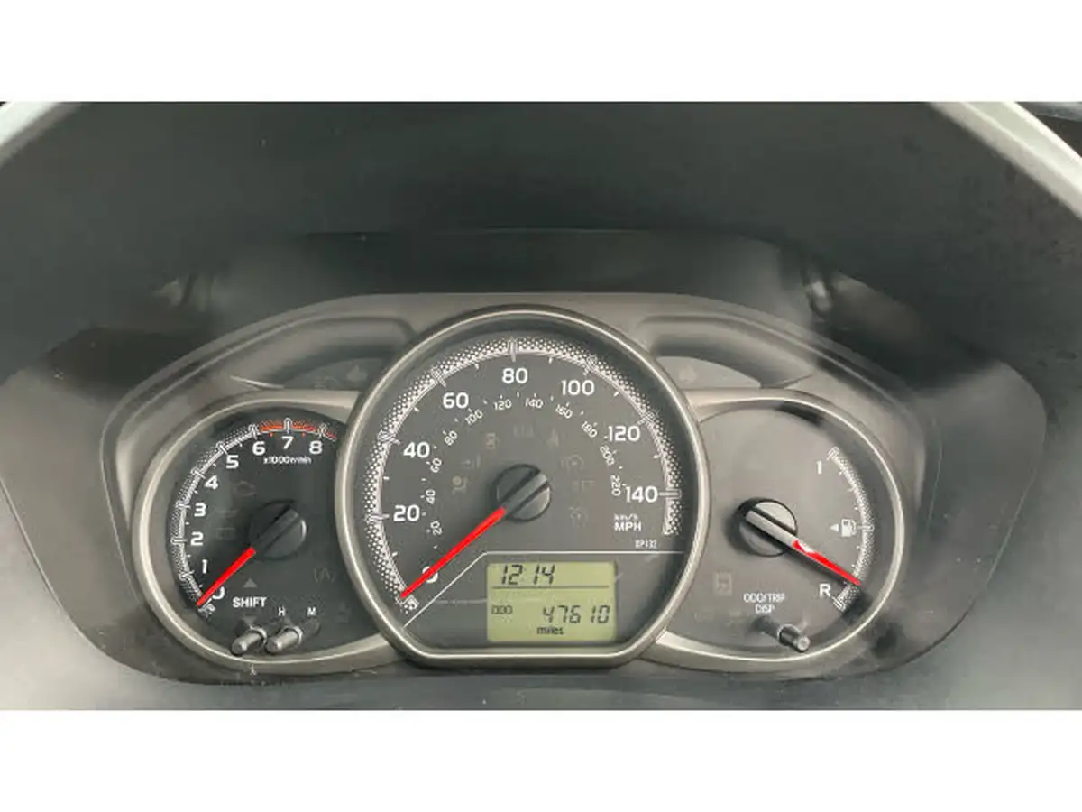 2016-toyota-yaris-133-icon-vvt-i-5d-big-17