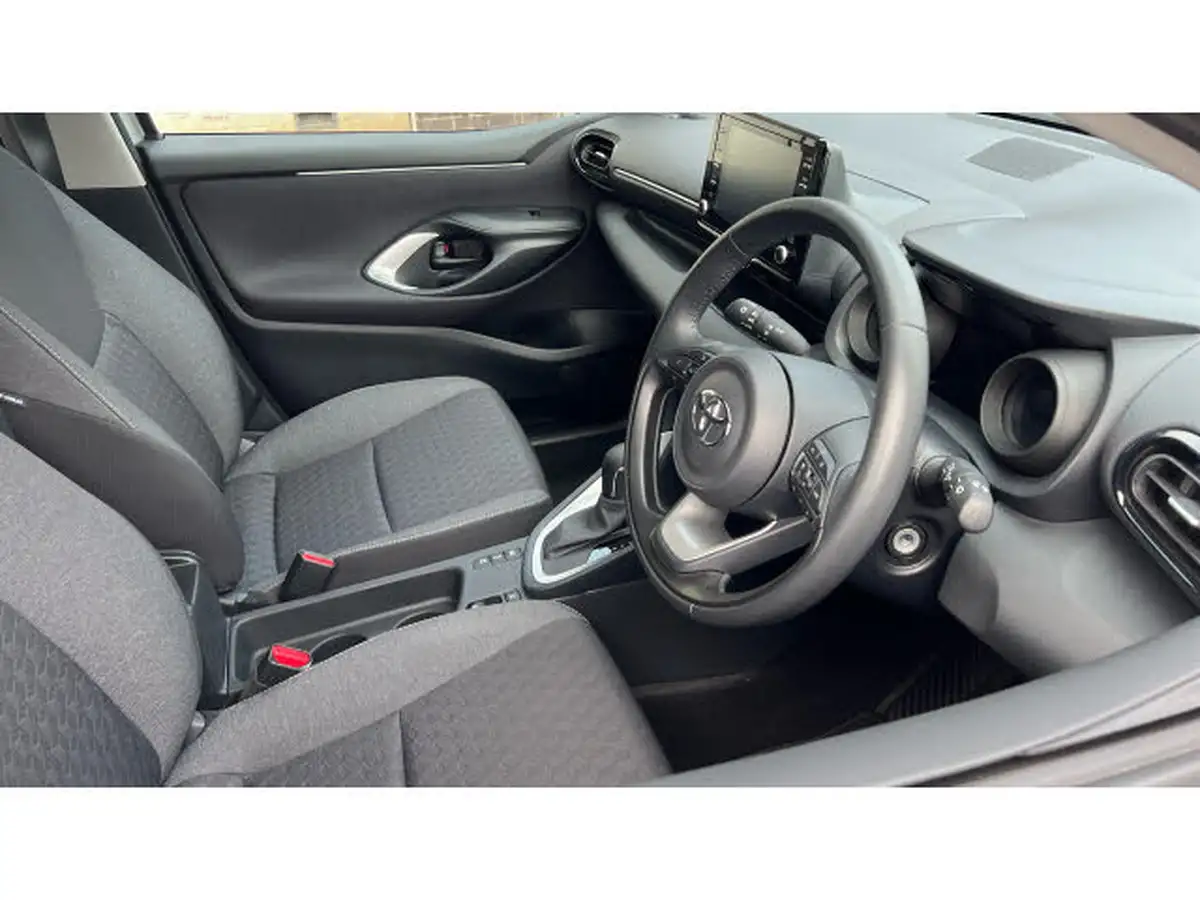 2023-toyota-yaris-15-vvt-i-design-big-10