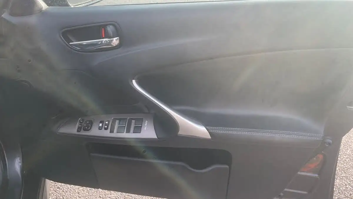 2010-lexus-is-250-25-se-i-dab-saloon-4d-auto-big-9