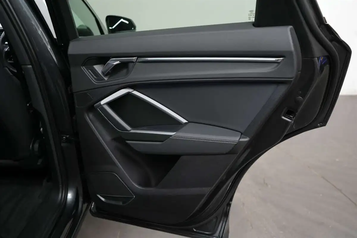 2019-audi-q3-20-40-tfsi-s-line-big-23
