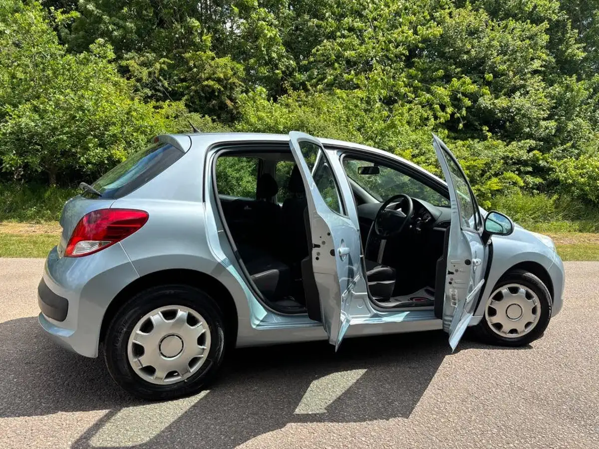 2011-peugeot-207-14-active-75-5d-1360cc-big-4