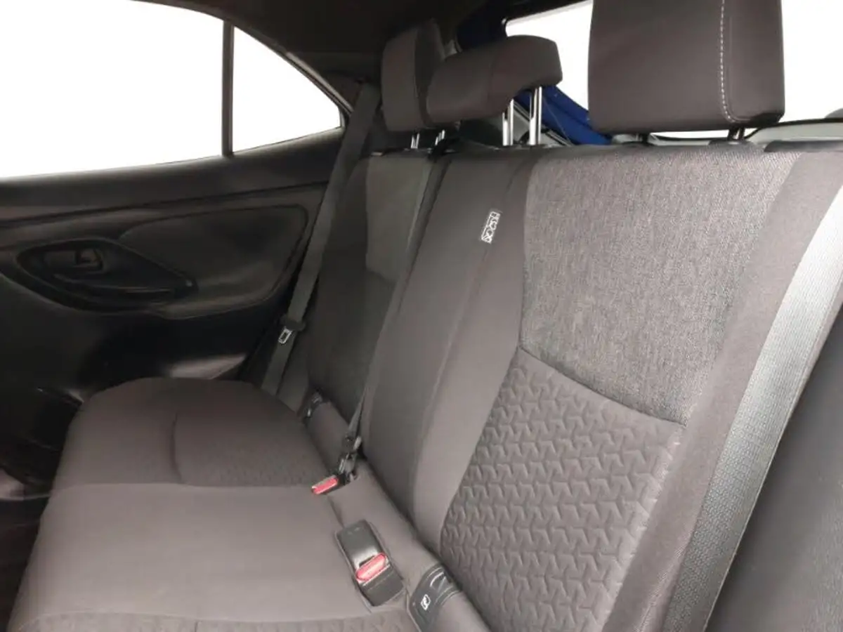 2022-toyota-yaris-15-vvt-i-design-panoramic-roof-big-5