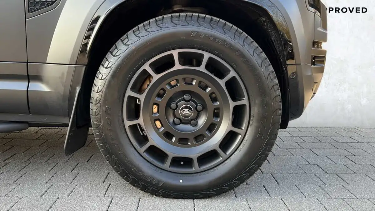 2025-land-rover-110-defender-44-p635-octa-edition-one-big-7