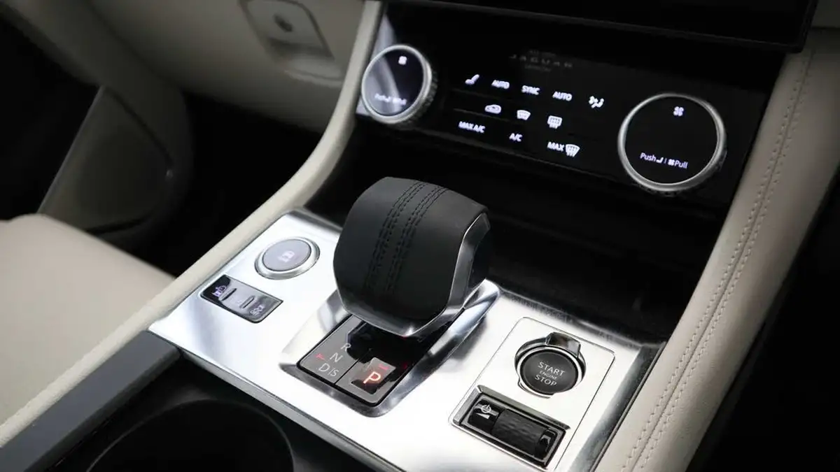 2024-jaguar-f-pace-20-p400e-r-dynamic-hse-black-big-10