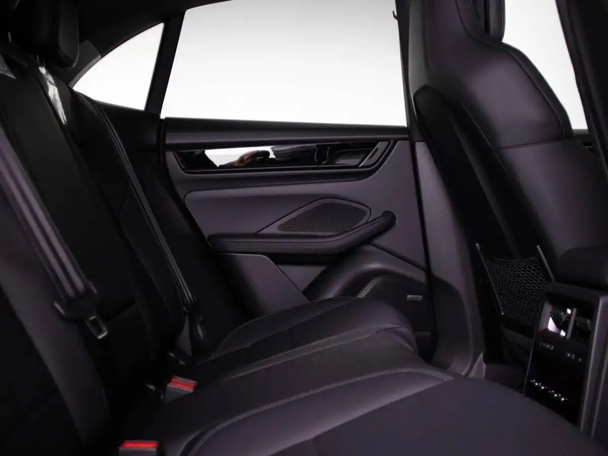 2025-porsche-macan-e-electric-big-33