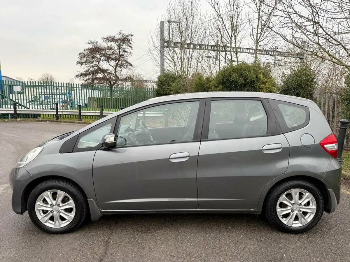 2012-honda-jazz-14-es-big-17