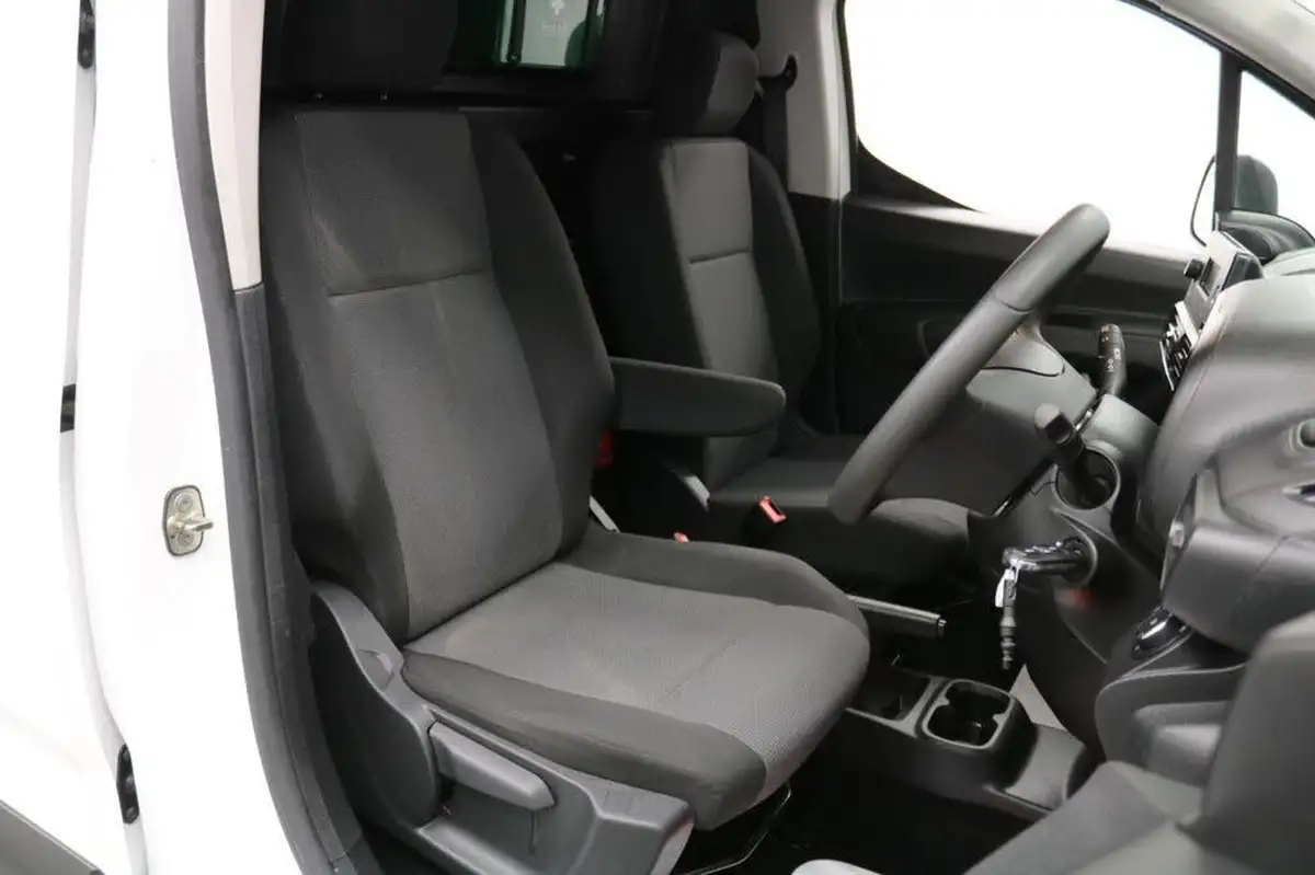 2020-vauxhall-combo-15cdti-sportive-2300-100pseu6d-t-l2h1-panel-big-24
