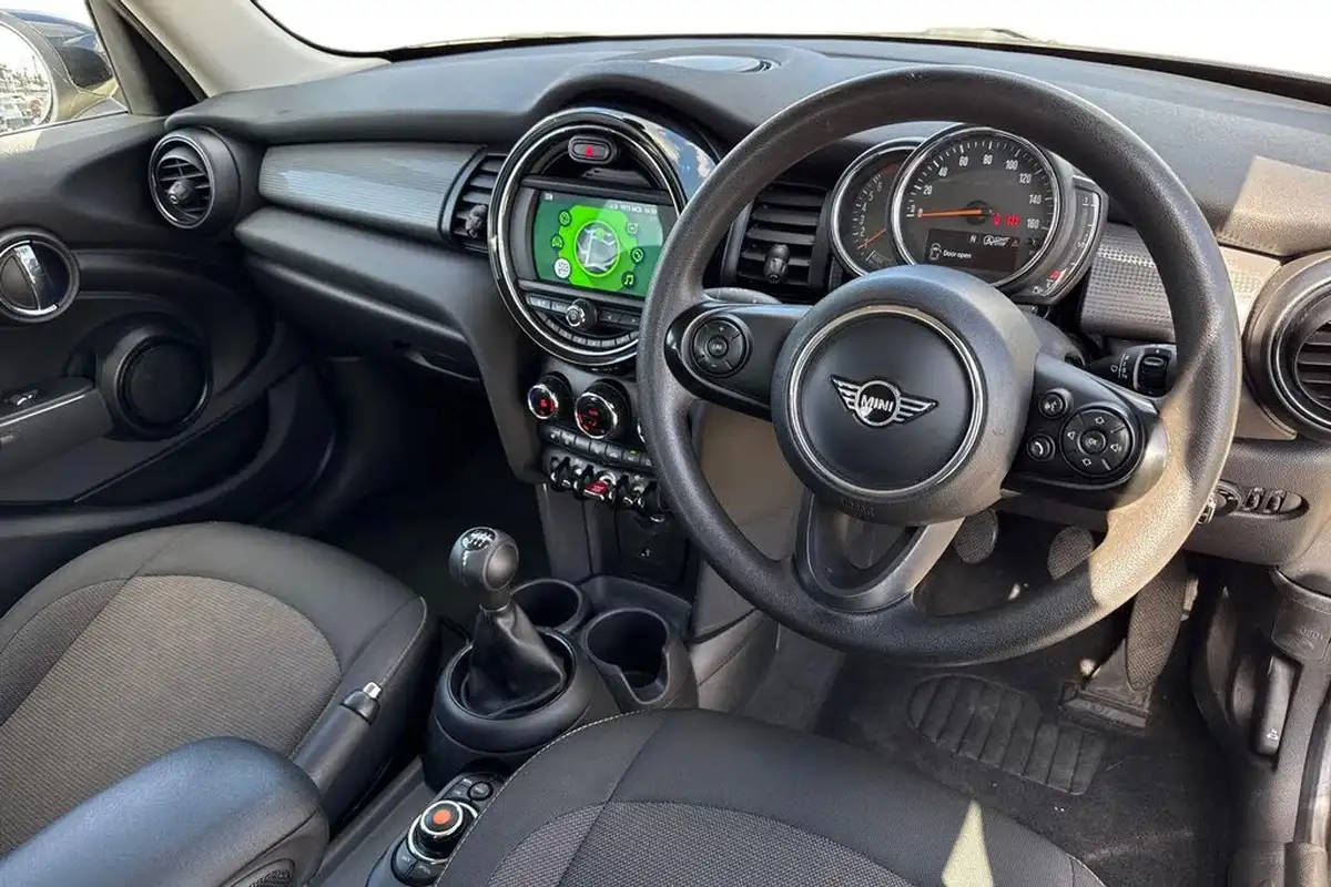 2019-mini-cooper-15-cooper-classic-hatchback-5d-big-17