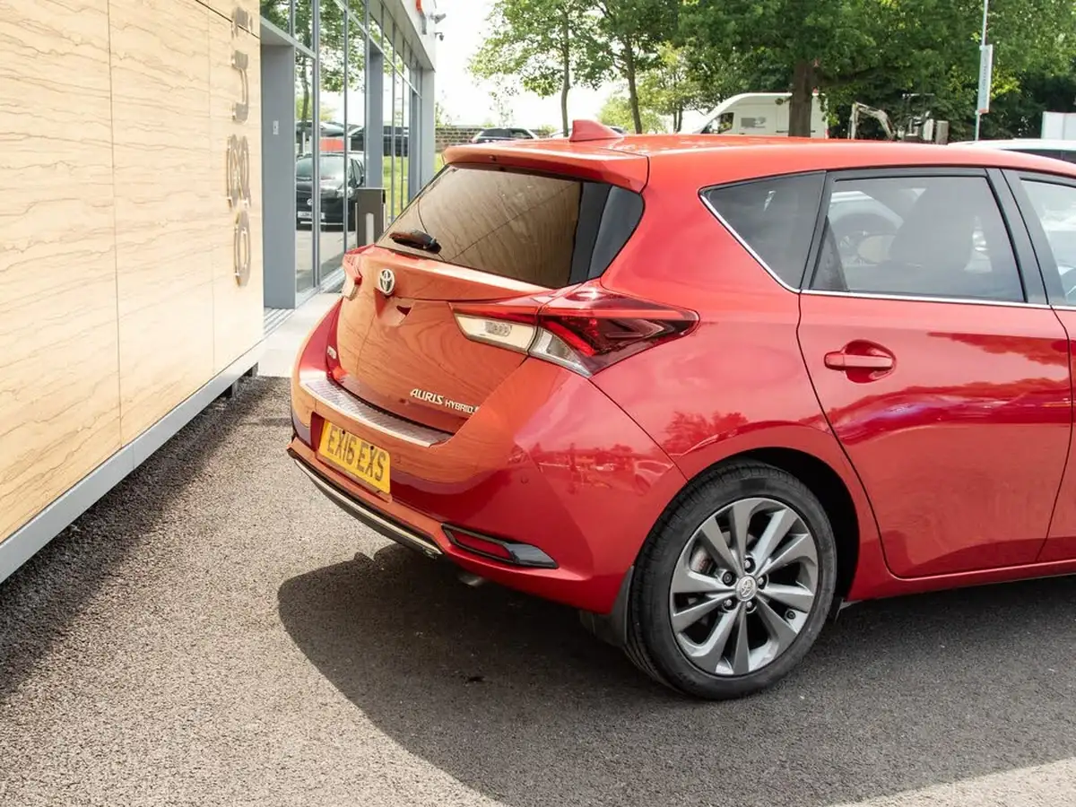2016-toyota-auris-18-vvt-i-hsd-excel-tss-hatchback-big-7