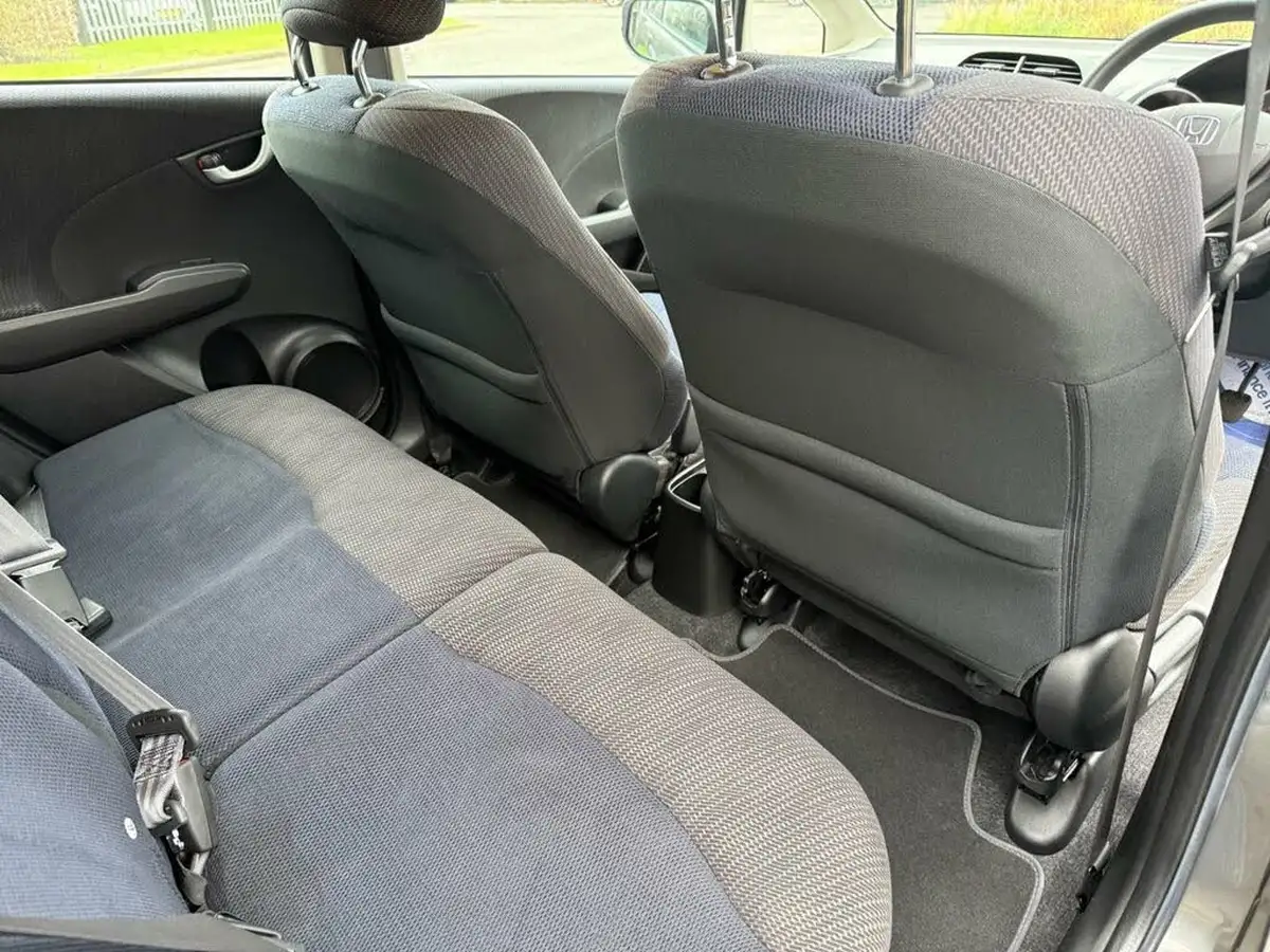 2012-honda-jazz-14-es-big-41