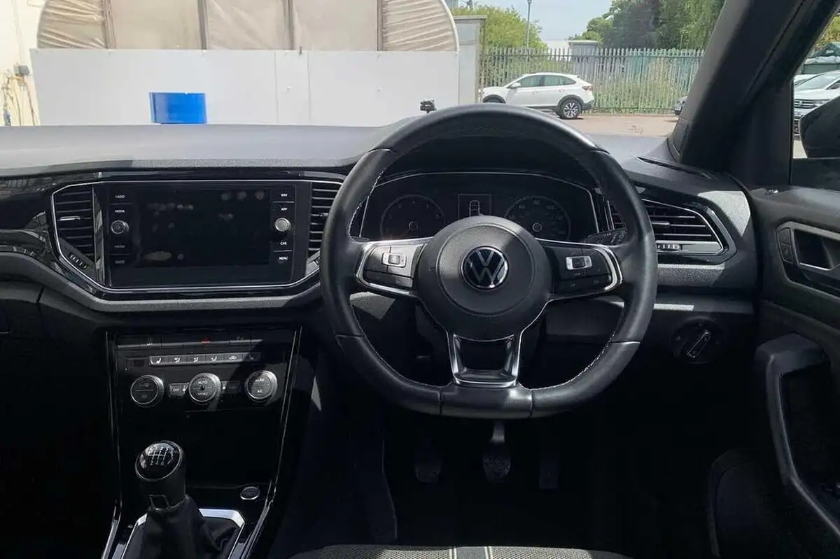 2021-volkswagen-t-roc-15-tsi-black-edition-big-13