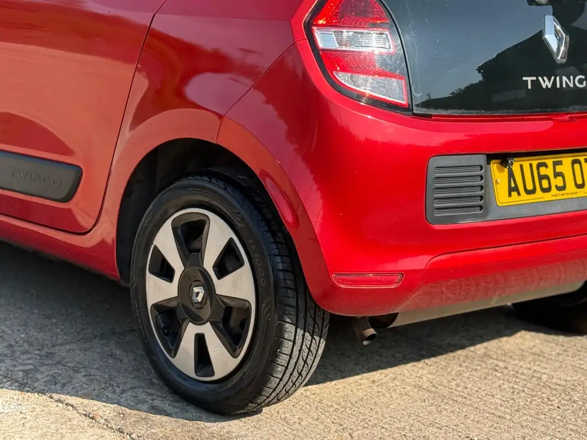 2015-renault-twingo-10-sce-play-big-24