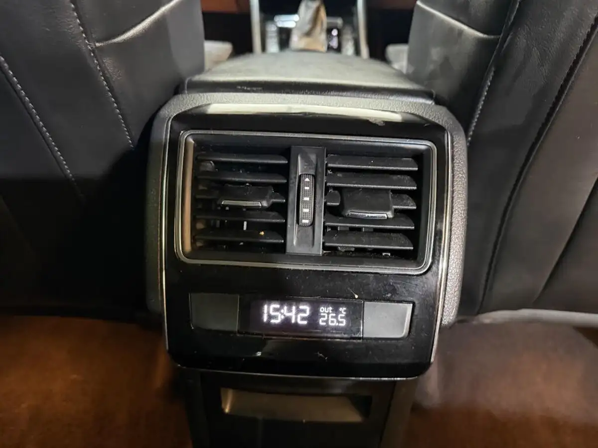 2017-skoda-superb-20tdi-se-technology-estate-dsg-big-40