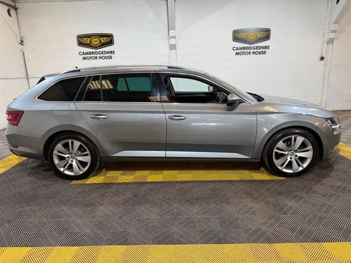 2017-skoda-superb-20tdi-se-technology-estate-dsg-big-16