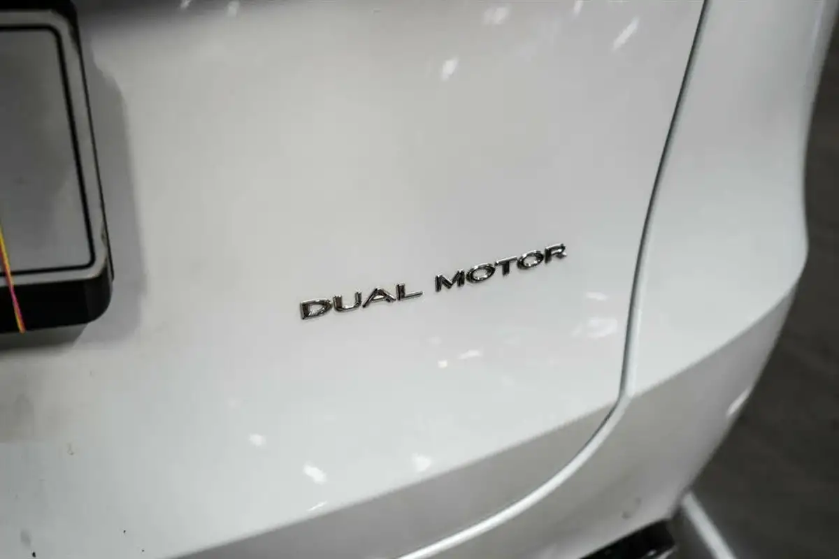 2022-tesla-model-y-e-long-range-big-9