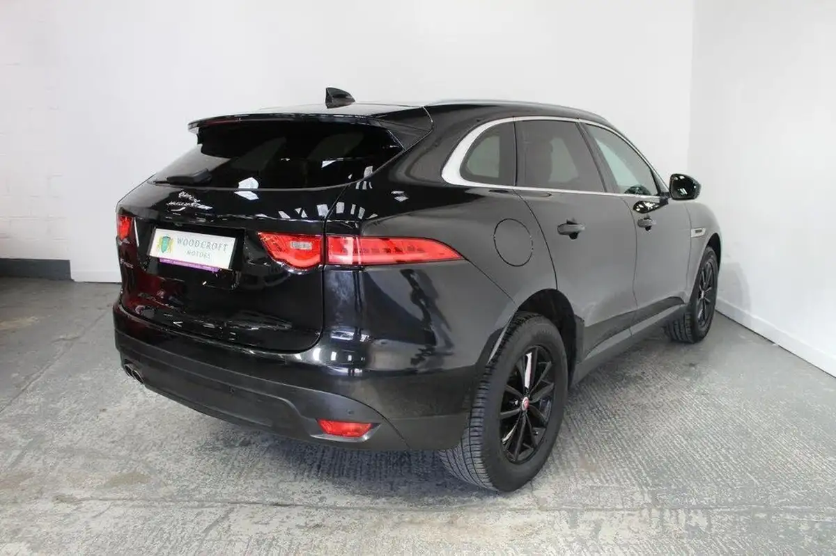 2017-jaguar-f-pace-20-i4d-prestige-180ps-awd-auto-big-7