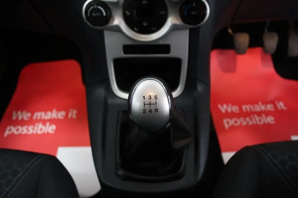 2011-ford-fiesta-16td-titanium-dpf-5d-big-38