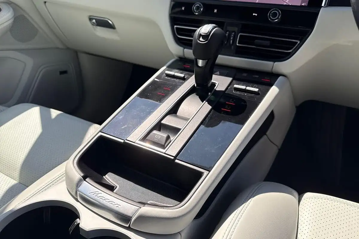 2022-porsche-macan-20-big-42
