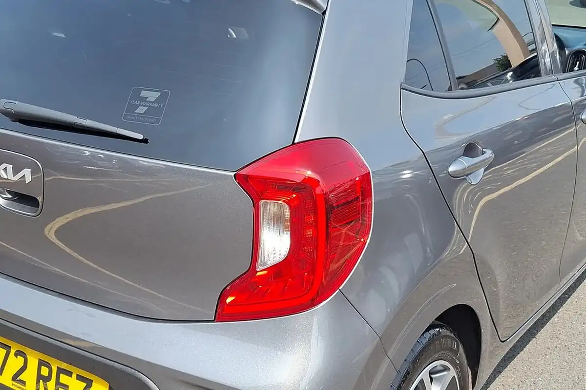 2022-kia-picanto-10-shadow-big-17