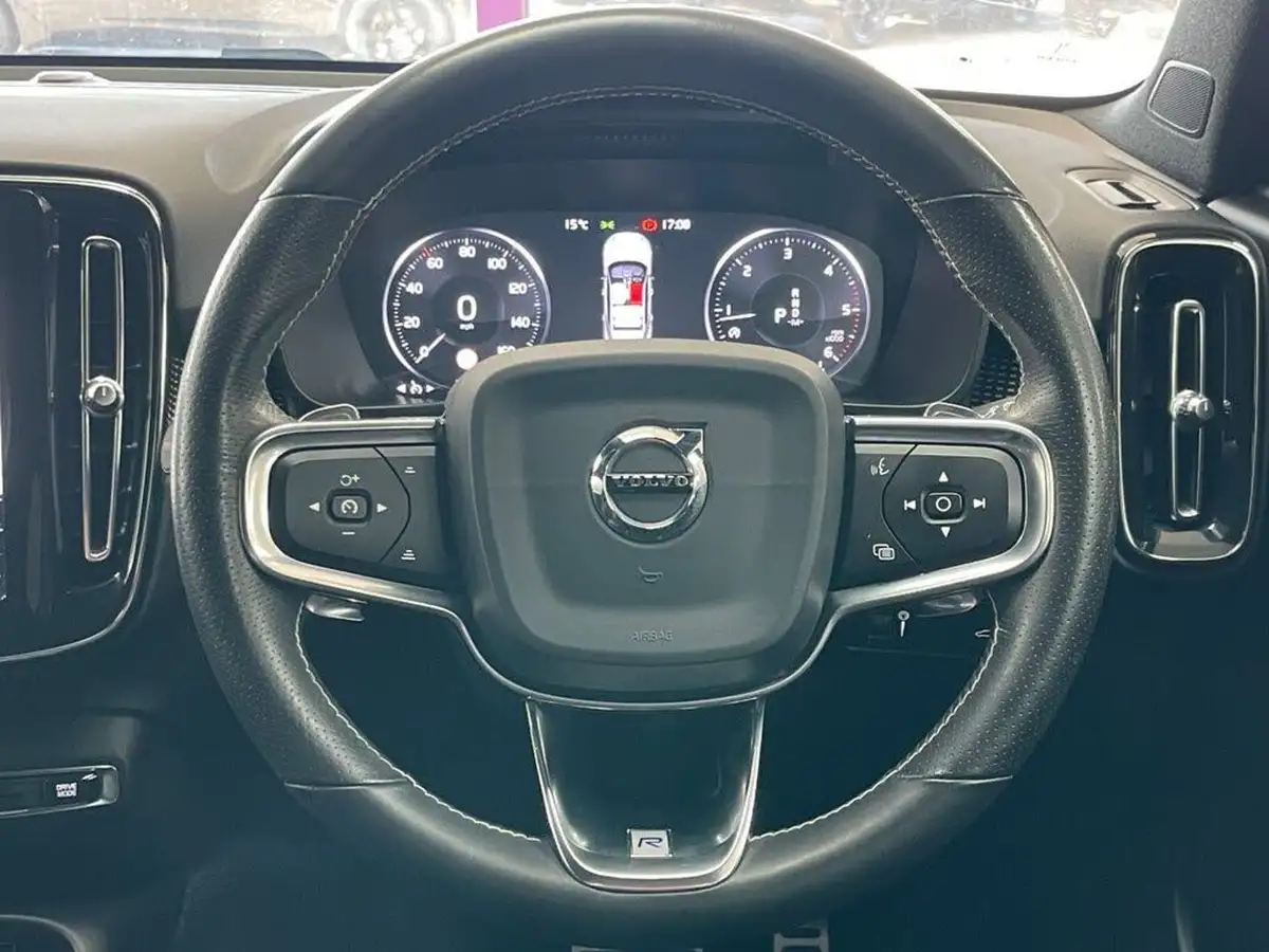 2019-volvo-xc40-20td-d3-r-design-awd-geartronic-big-32