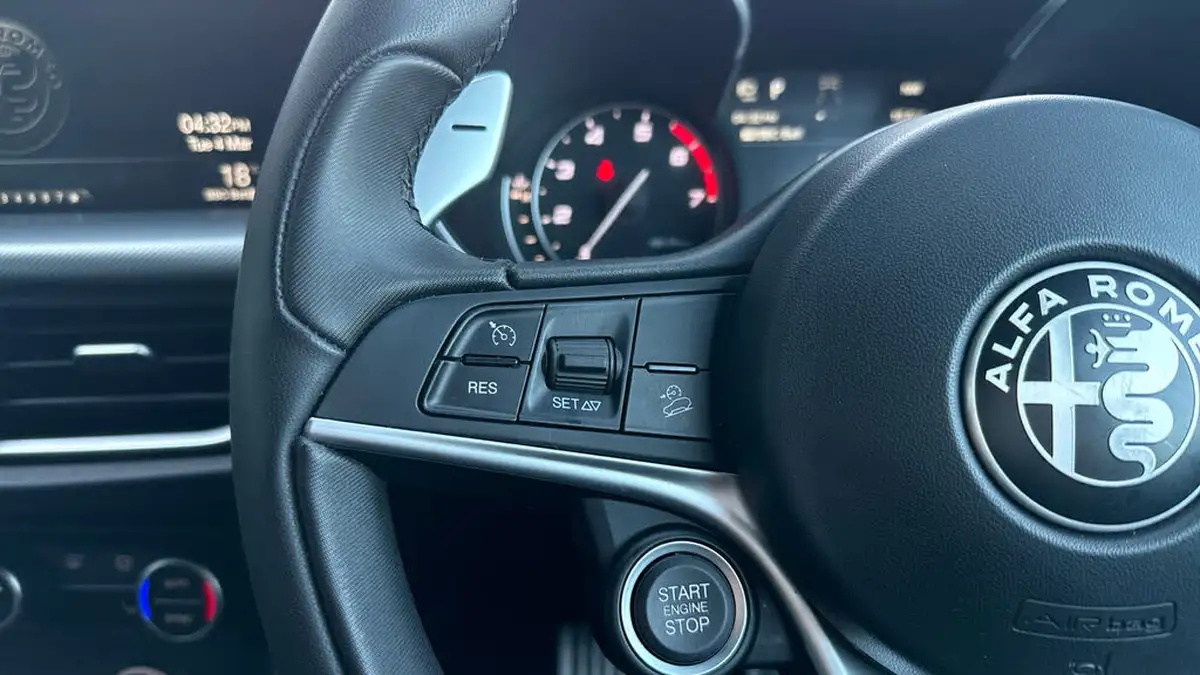 2018-alfa-romeo-stelvio-20-milano-big-22