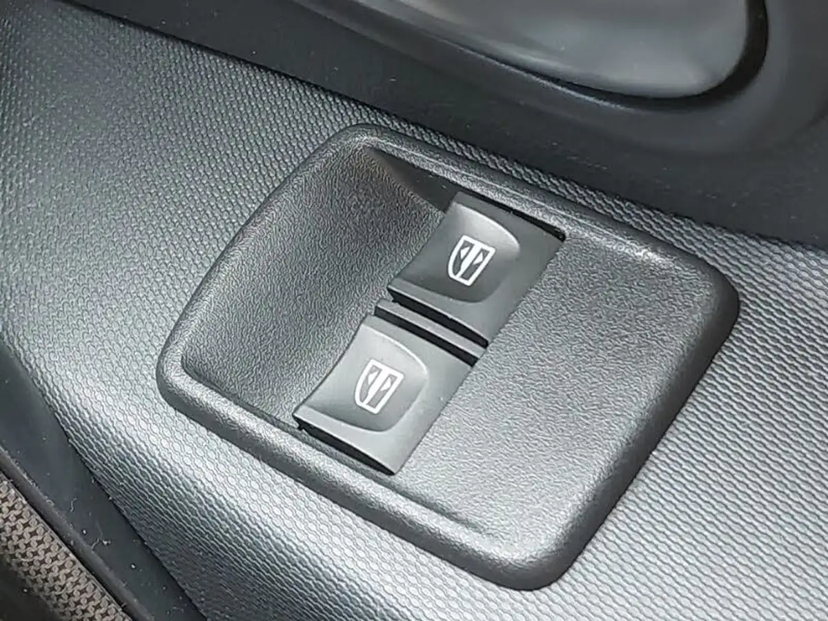 2021-dacia-sandero-stepway-09-tce-comfort-big-17