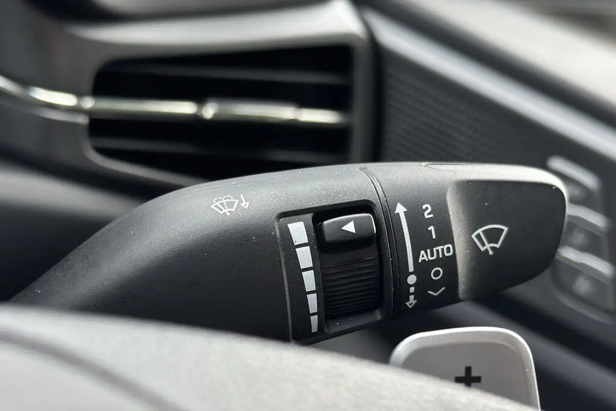 2020-hyundai-ioniq-16-gdi-premium-se-hybrid-big-35