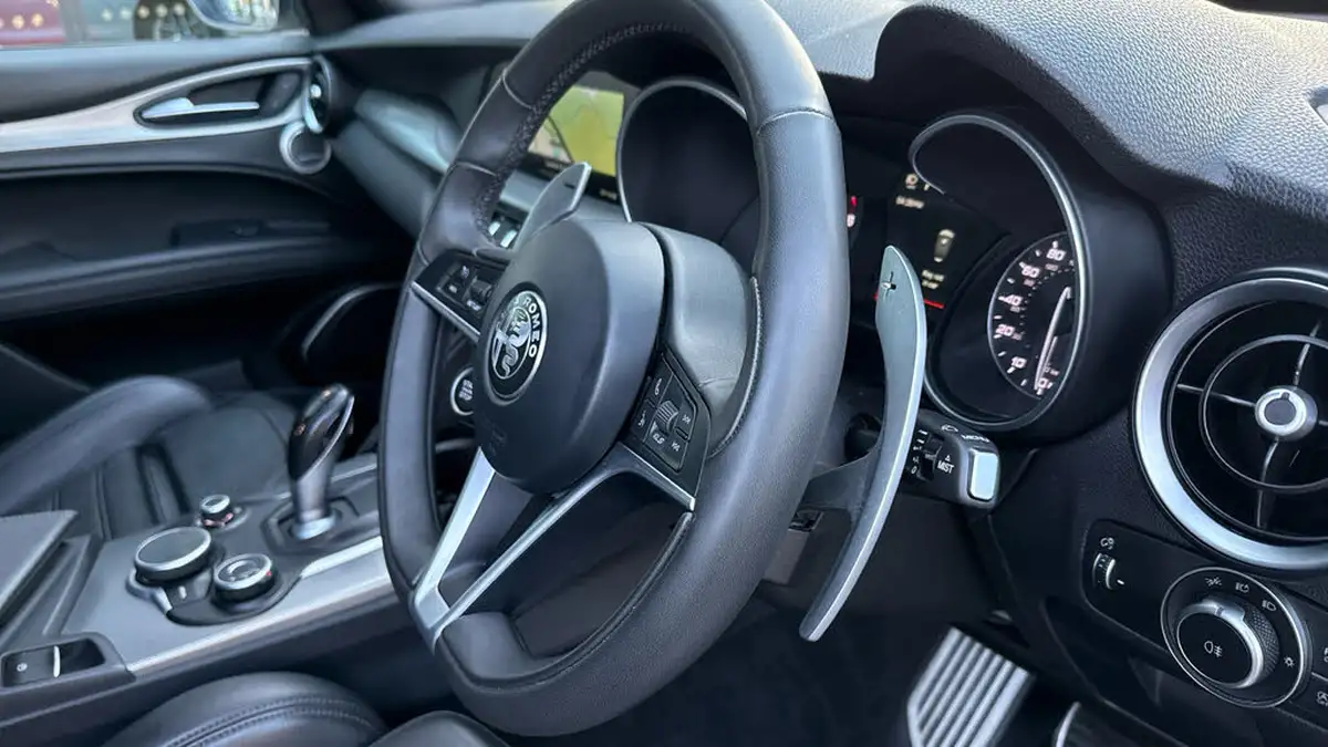 2018-alfa-romeo-stelvio-20-milano-big-26
