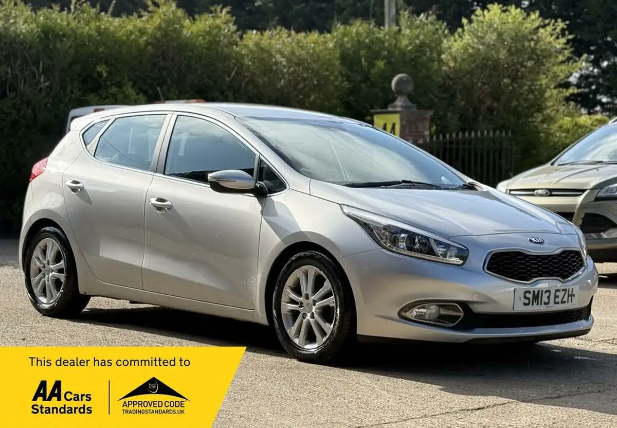 2013-kia-ceed-16crdi-2-hatchback-big-0