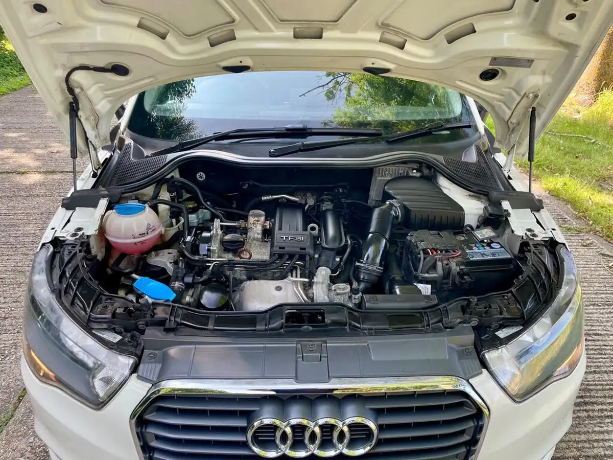2013-audi-a1-12-sportback-5d-big-37