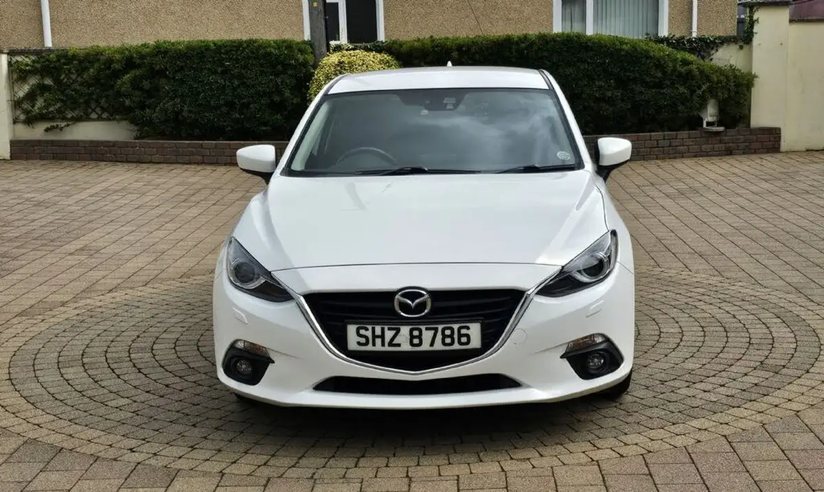 2015-mazda-mazda3-20-se-l-hatchback-5d-big-5