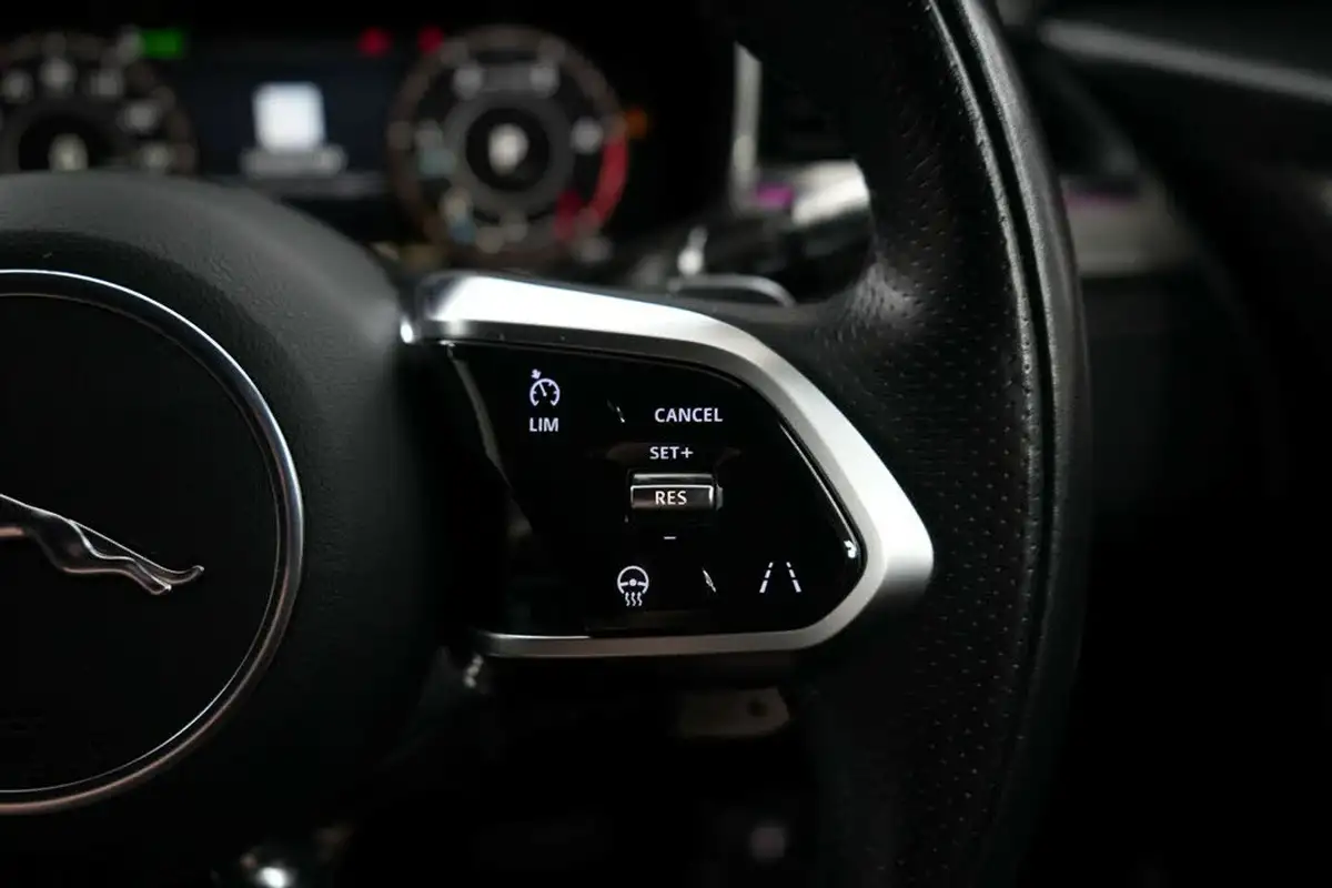 2021-jaguar-f-pace-30-d300-r-dynamic-se-mhev-big-41