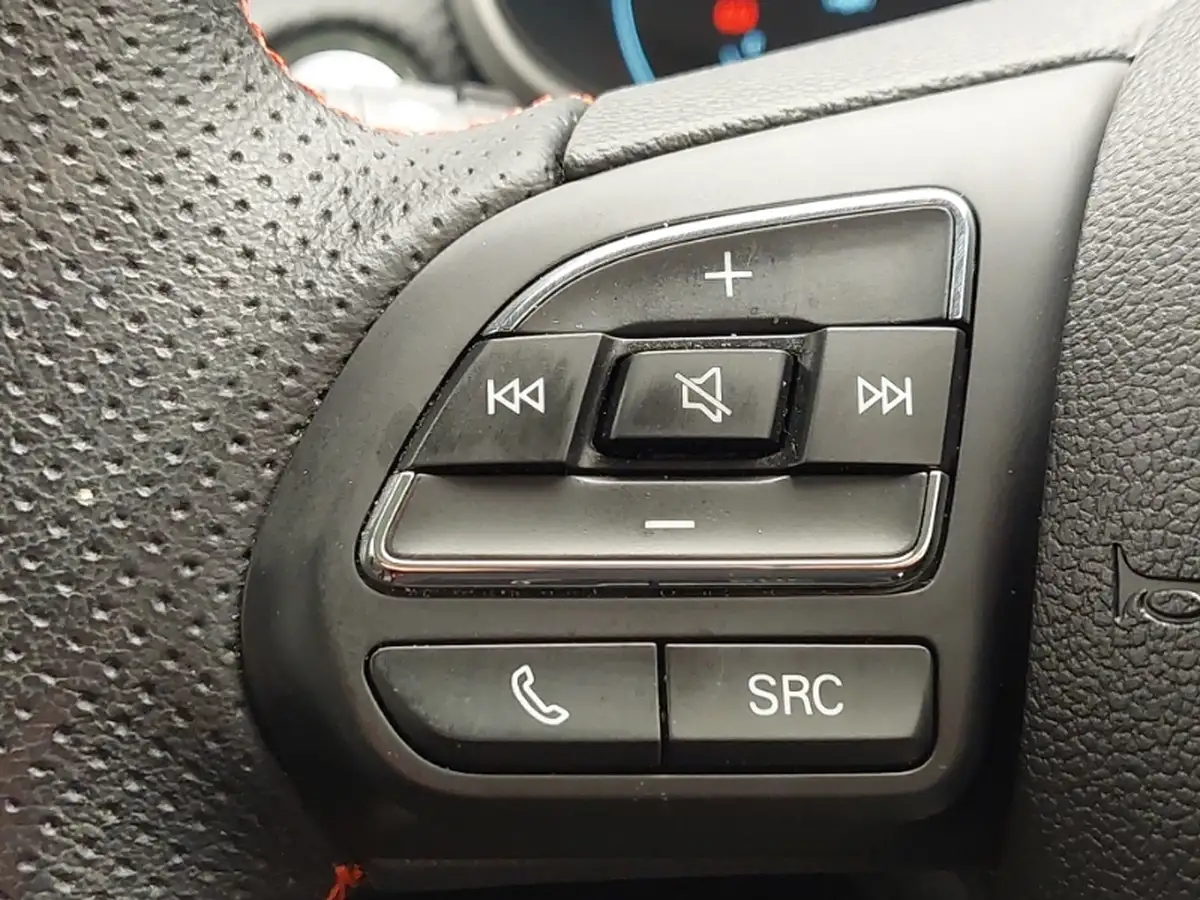 2024-suzuki-swift-12-motion-cvt-big-17