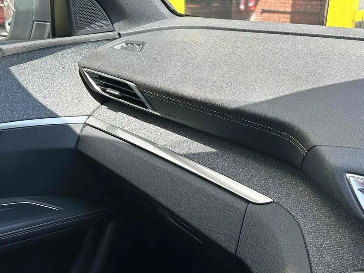 2018-peugeot-5008-suv-12-puretech-gt-line-big-39