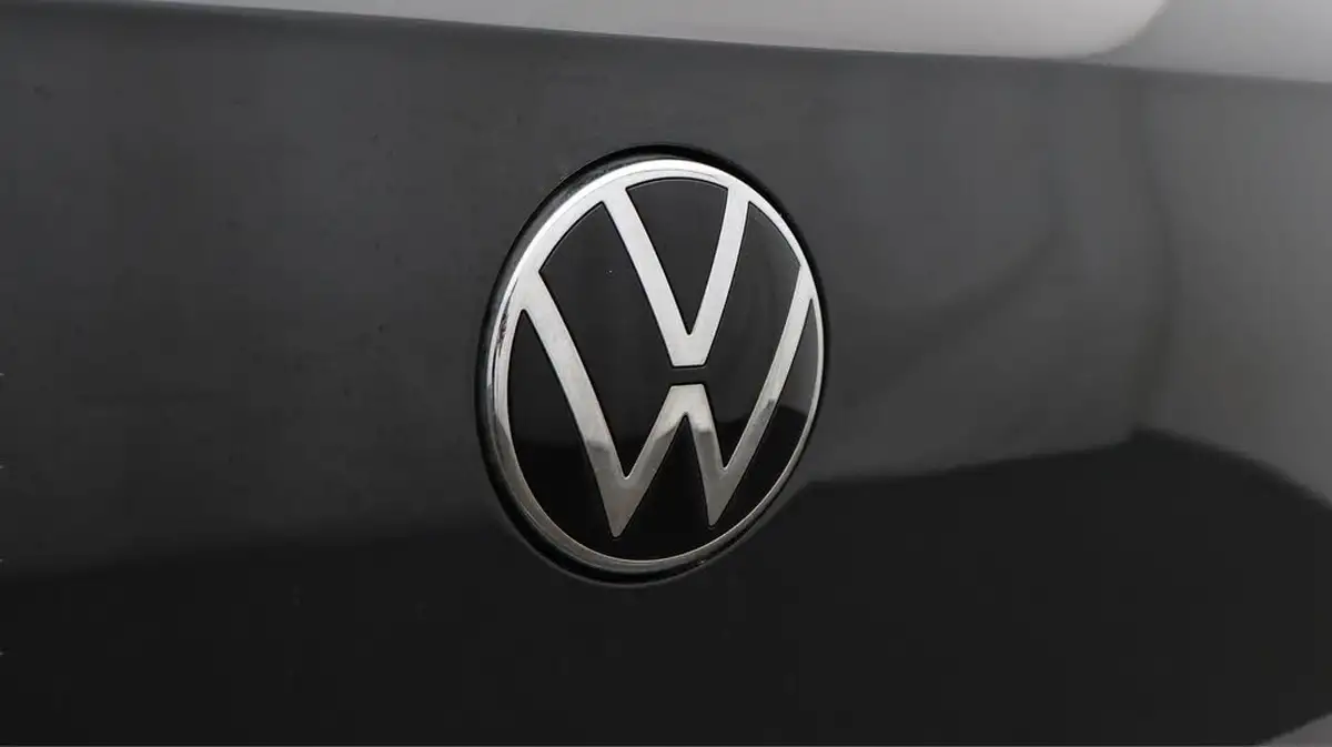 2022-volkswagen-golf-20tdi-life-hatchback-big-21