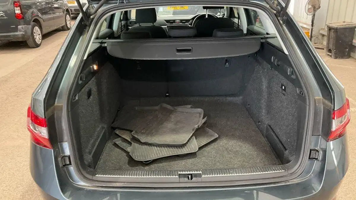 2019-skoda-superb-16tdi-s-ss-estate-big-13