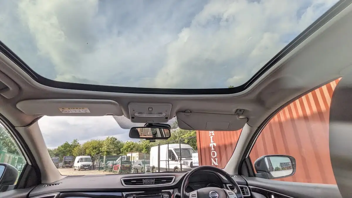 2014-nissan-qashqai-12-acenta-premium-big-33