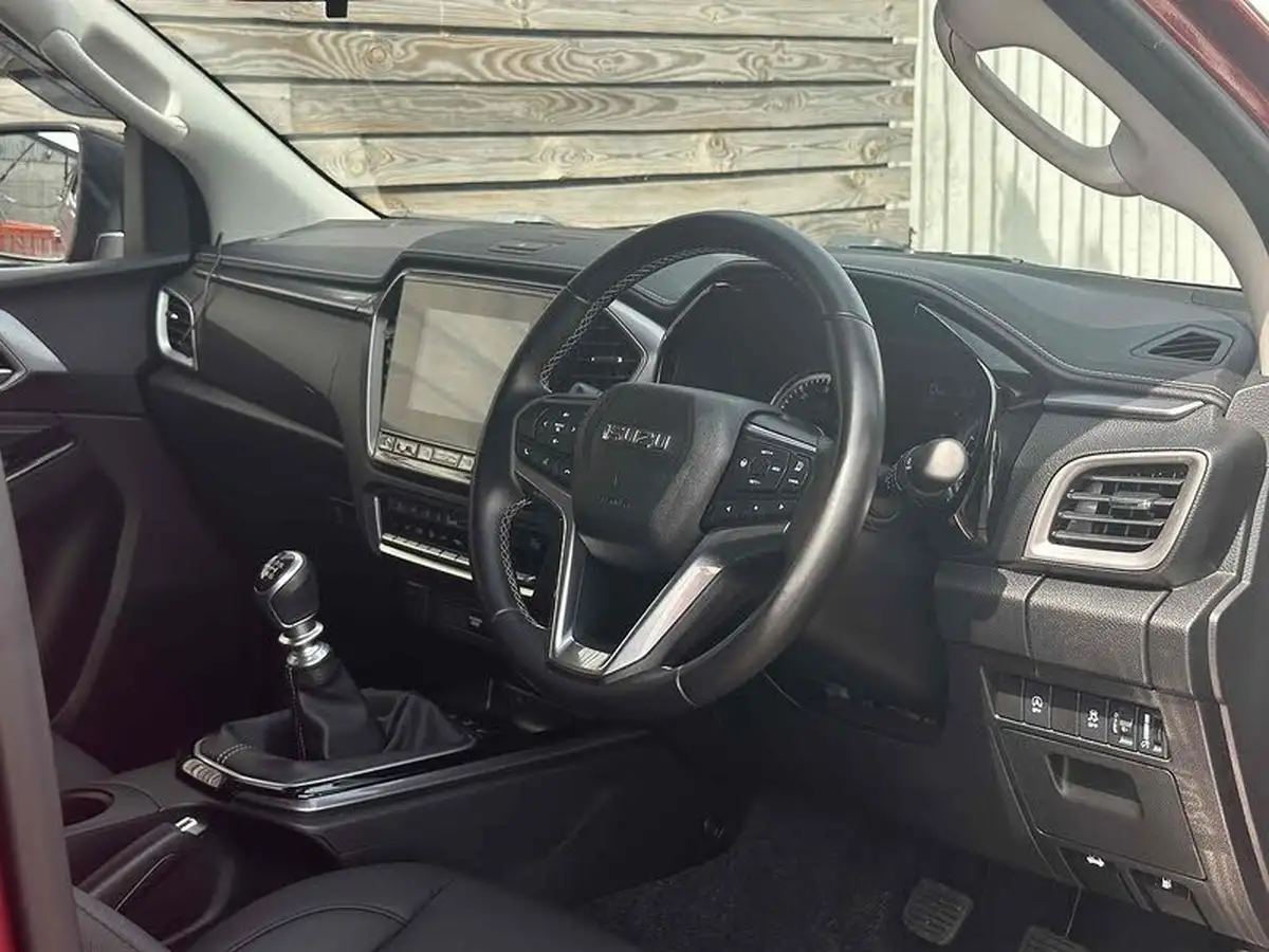 2023-isuzu-d-max-19td-dl40-big-7