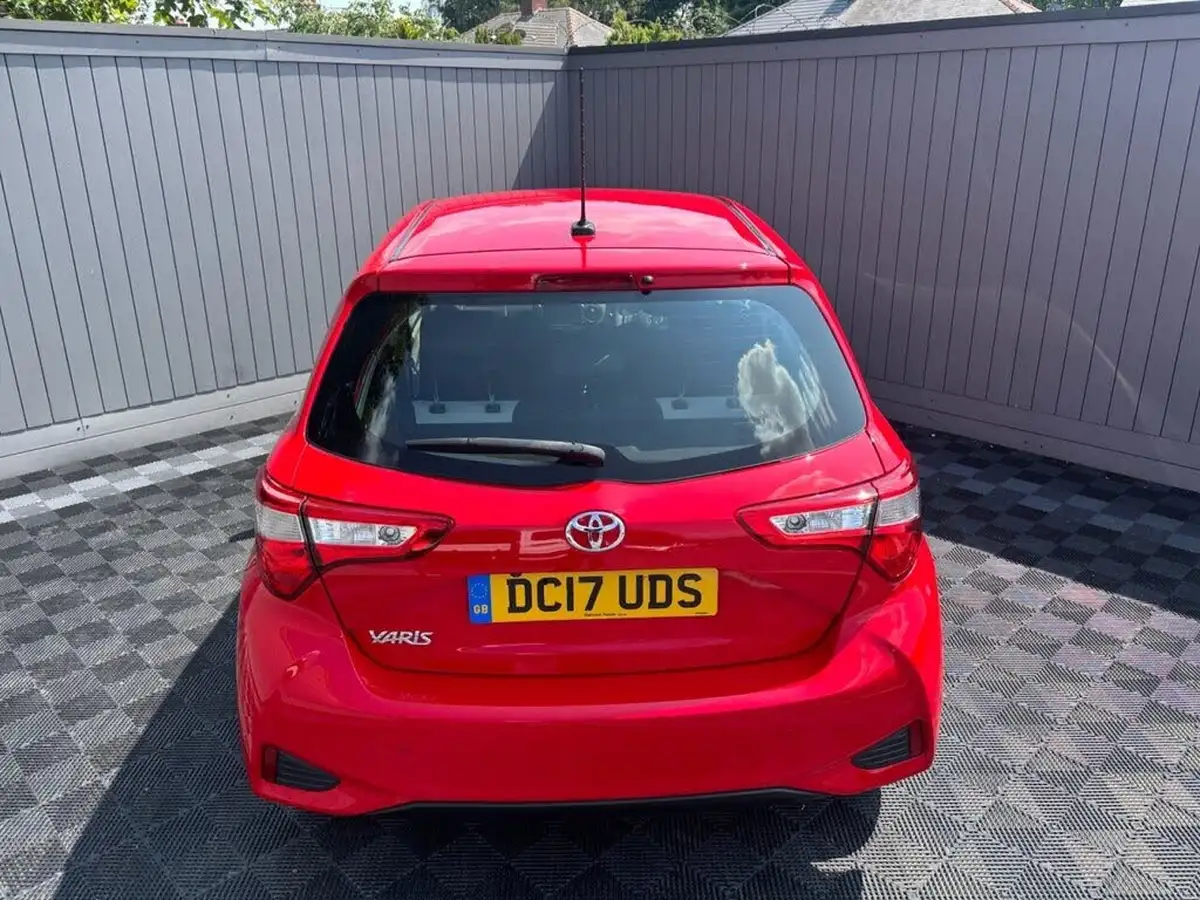 2017-toyota-yaris-15-vvt-i-icon-navi-big-19