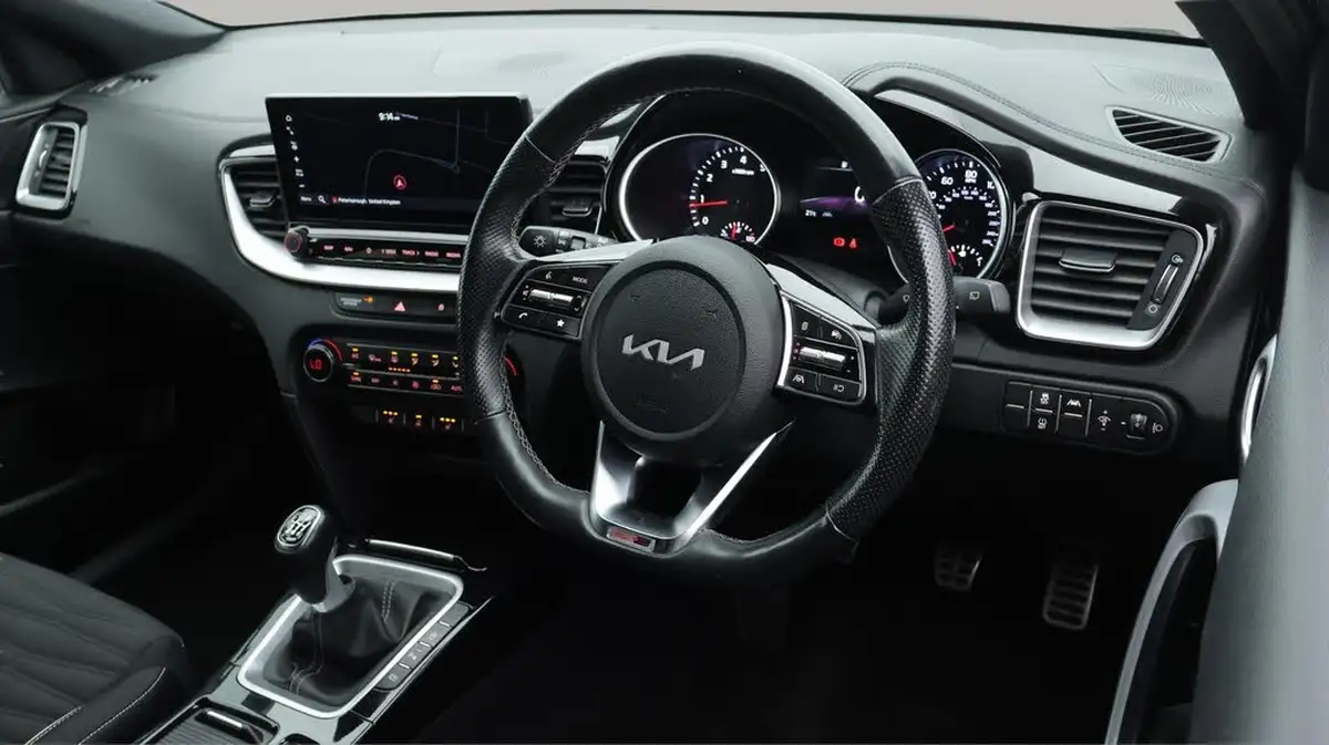 2022-kia-pro-ceed-15-t-gdi-gt-line-big-9