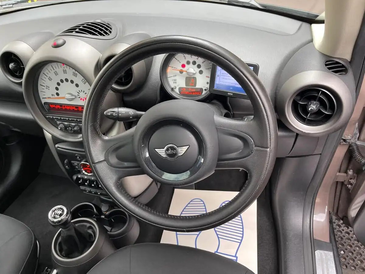 2011-mini-countryman-16-cooper-pepper-big-38